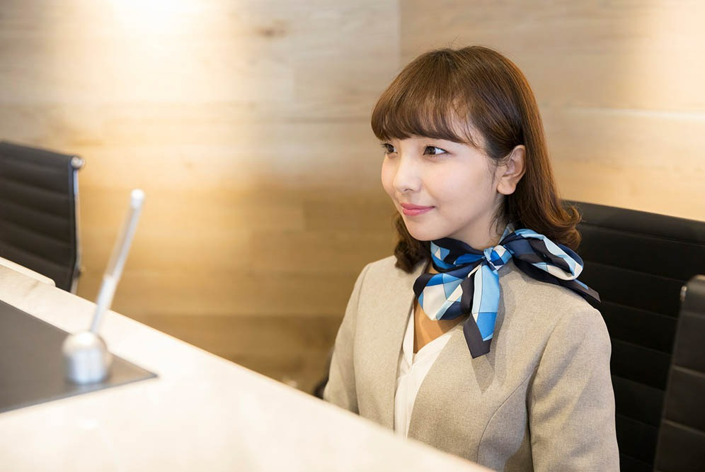 駅チカ/大手企業[レンタカーの受付＋配車業務]月収26万円超え！