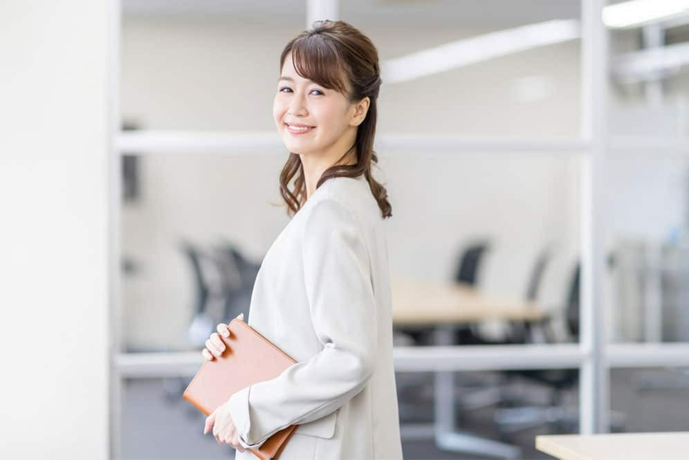 事務経験を活かせます！平日17時半退社/私服OK/月収20万円～