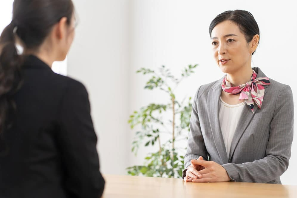 [レンタカーの受付]活かせる語学！月収26万円超え！土日休みOK！